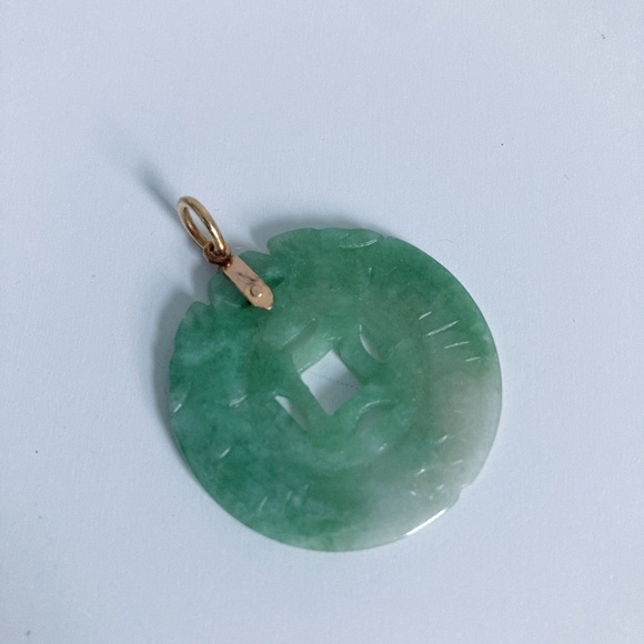 Antique 18K Yellow Gold Bale Carved Green Jade Medallion Pendant - Picture 3 of 4